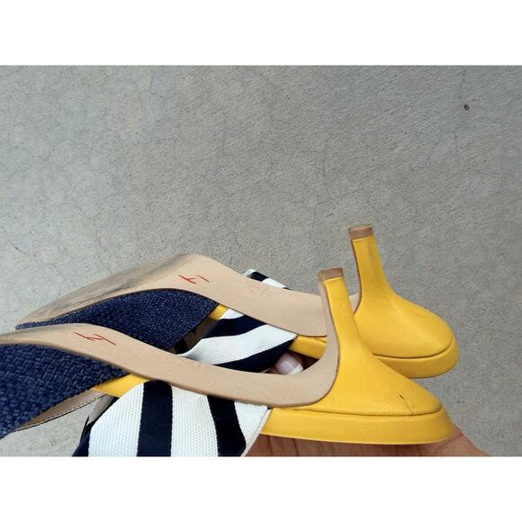 CAbi Women's Navy Blue & White Striped Bow Yellow kitten Heels Mule, Sz 8M - Picture 6 of 6